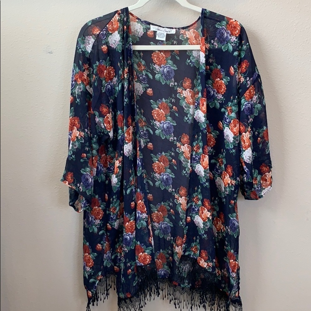 Floral pattern with fringe duster